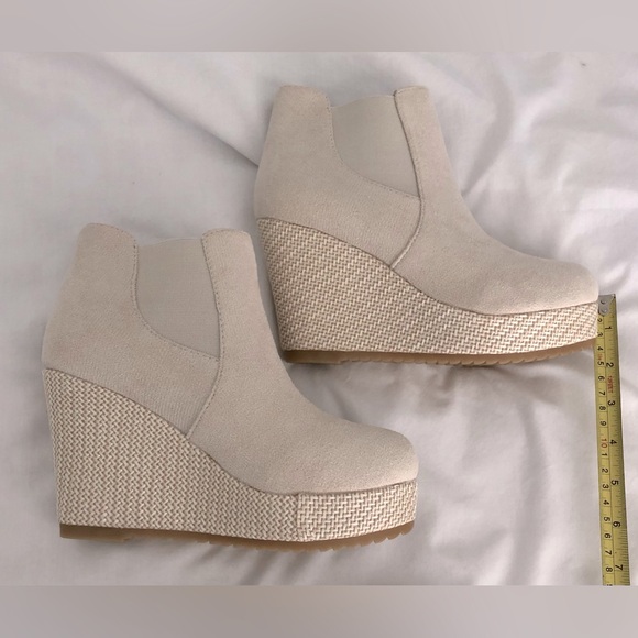 NIB Beige suede feel platform wedge ankle bootie. Super soft and comfortable! - Picture 5 of 10
